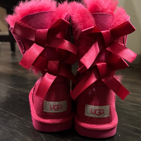 UGG Pink Sheepskin Boots NWOT - Picture 3 of 6